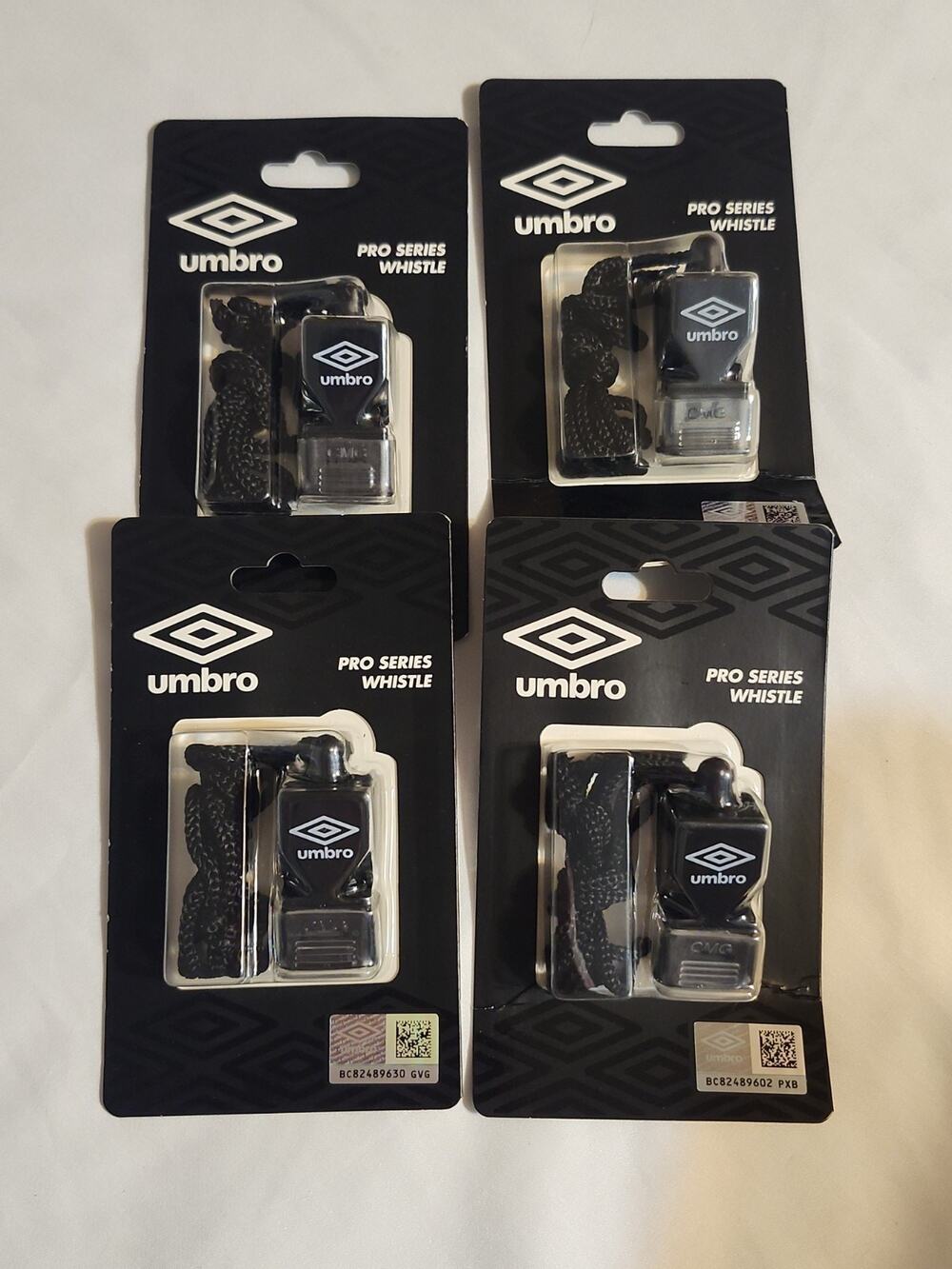 Umbro Pro Series Whistle Set of 4 Coach Ref Sports W/Cord Self Clearing Pea Les